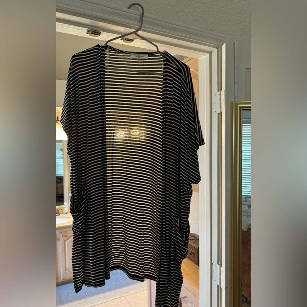 Carly Jean Los Angeles short sleeve cardigan